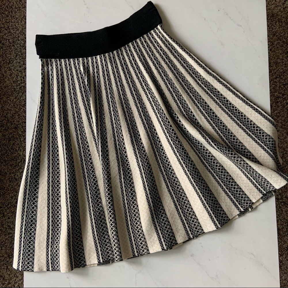 Authentic Lucy Paris belongs to sweater skirt set